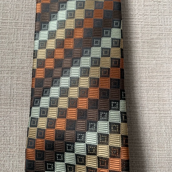 tie - Picture 10 of 13